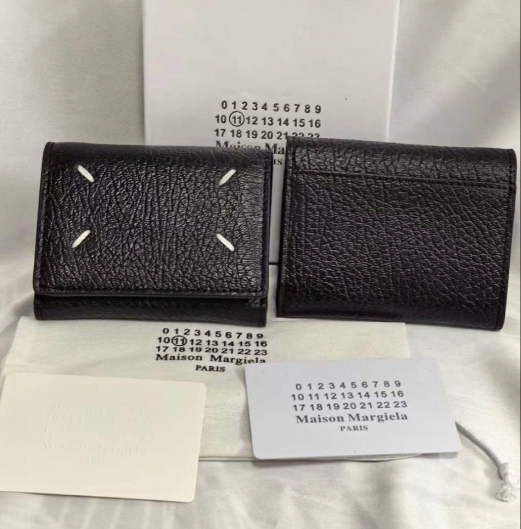 マルジェラの3つ折り財布 ミニマル好きにグッとくる。メンズの『マルジェラ 三つ折り財布』が