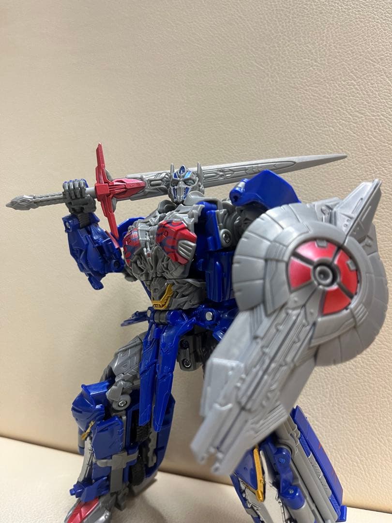 TS-03 オプティマス プライム トランスフォーマー スタジオシリーズ TS-03 オプティマスプライム｜トランスフォーマーオフィシャルサイト