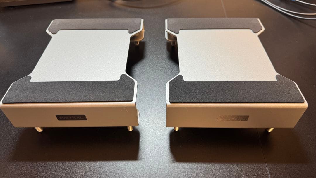 MISTRAL DSS1620 デスクトップスピーカースタンド デスクトップスピーカーの傾斜を調節できるスタンド - AV Watch