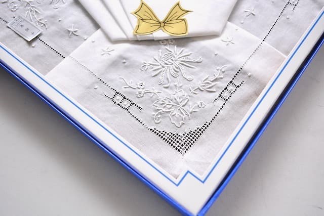 未使用 汕頭 スワトウ SWATOW 刺繍 ハンカチ 2枚 保管汚れあり - メルカリ