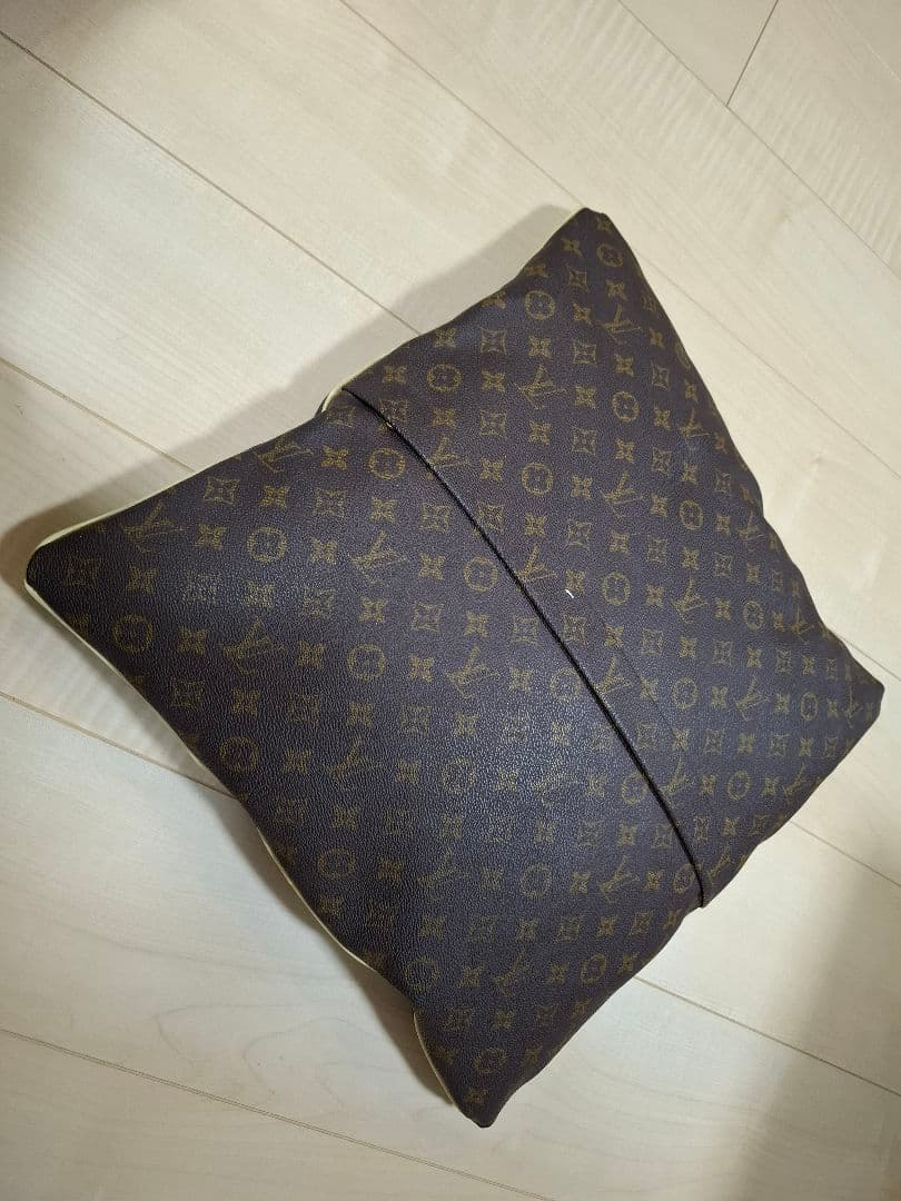 値下!! レア物 ルイ・ヴィトン モノグラム クッション カバー - メルカリ