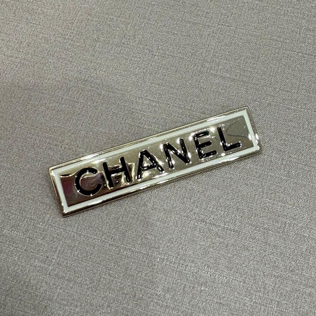 CHANEL ゴールド ロゴブローチ B21B シャネル CHANEL ロゴプレート B21B刻印 ブローチ メタル ゴールド