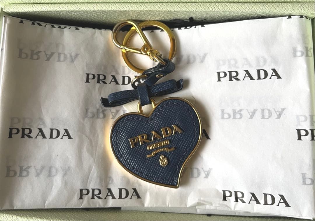 プラダ ハート キーリング ブラック サフィアーノレザー - メルカリ