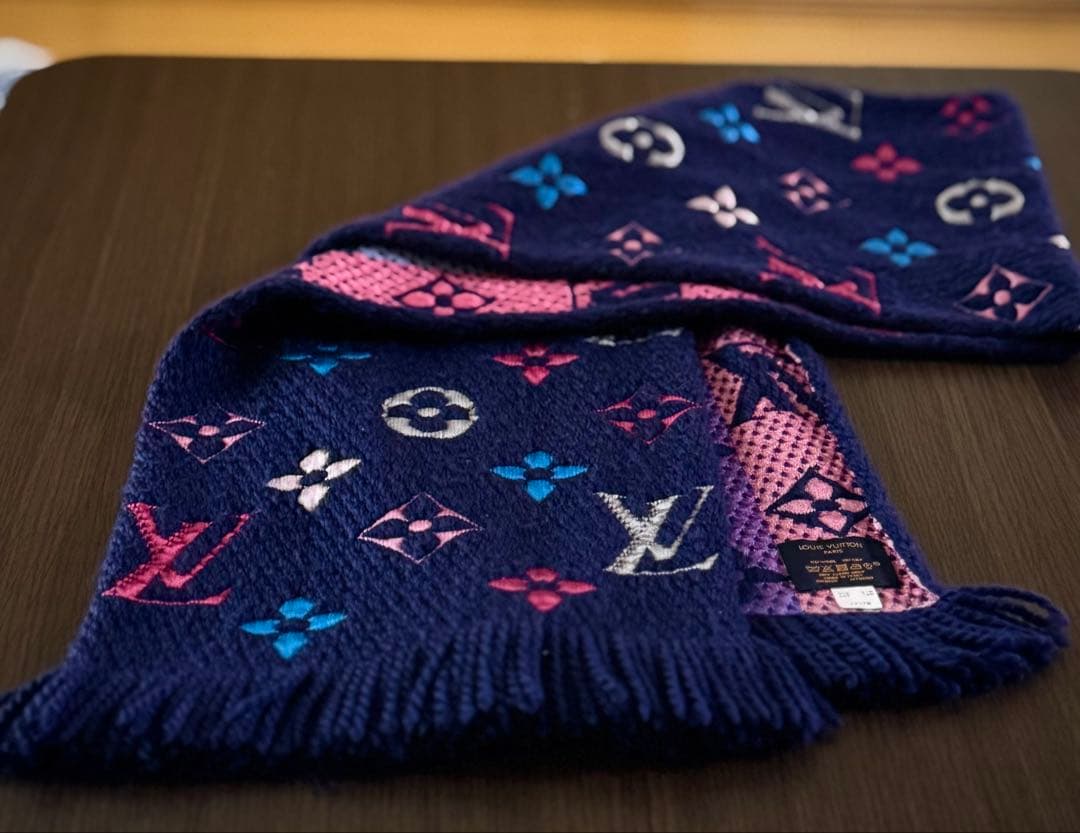 LOUIS VUITTONエシャルプロゴマニア　レインボーモノグラムマフラー♡ LOUIS VUITTON】ルイヴィトン『エシャルプ・ロゴマニア レインボー