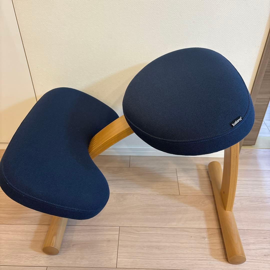 ［balans Easy］バランスイージー　ネイビー ラクに姿勢がよくなる椅子｜バランス イージー バランスラボ