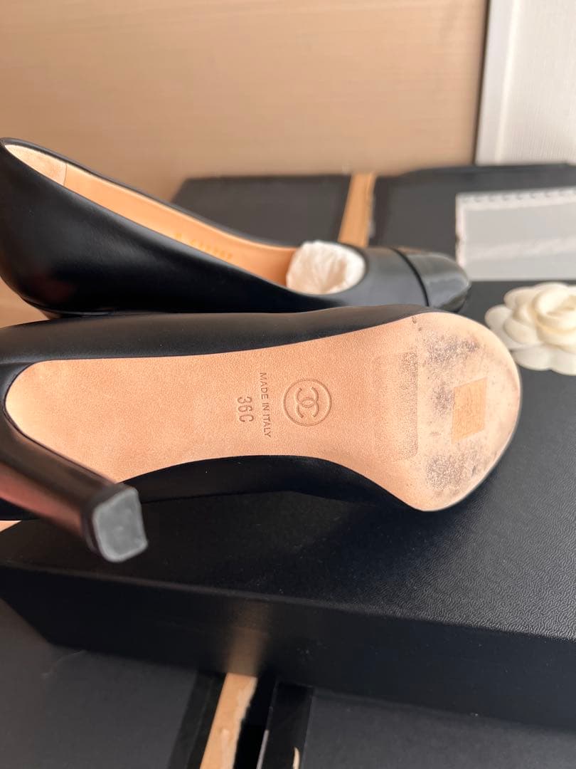 CHANEL ブラック キャップトゥ フラットシューズ(36) - メルカリ