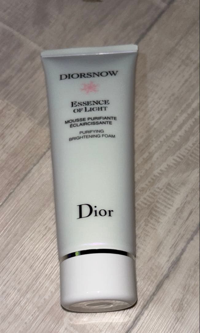Dior ライトフォーム エッセンスローションまとめ Diorの化粧水を徹底比較】スノー ライト エッセンス ローション (薬用