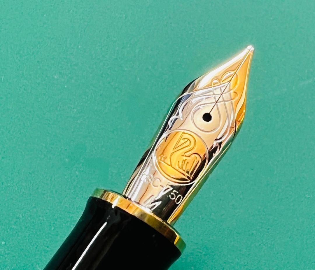 【値下げ中】ペリカン 万年筆 M800 18K M専用ケース付き 美品 Pelikan（ペリカン） 万年筆 スーベレーン M800 18金 プレゼント