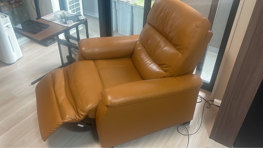 ニトリ　Nビリーバ　1人掛け電動ソファ　茶／ベージュ　値下げ 1人掛け電動リクライニングソファ 厚革(一部合成皮革)タイプ (N