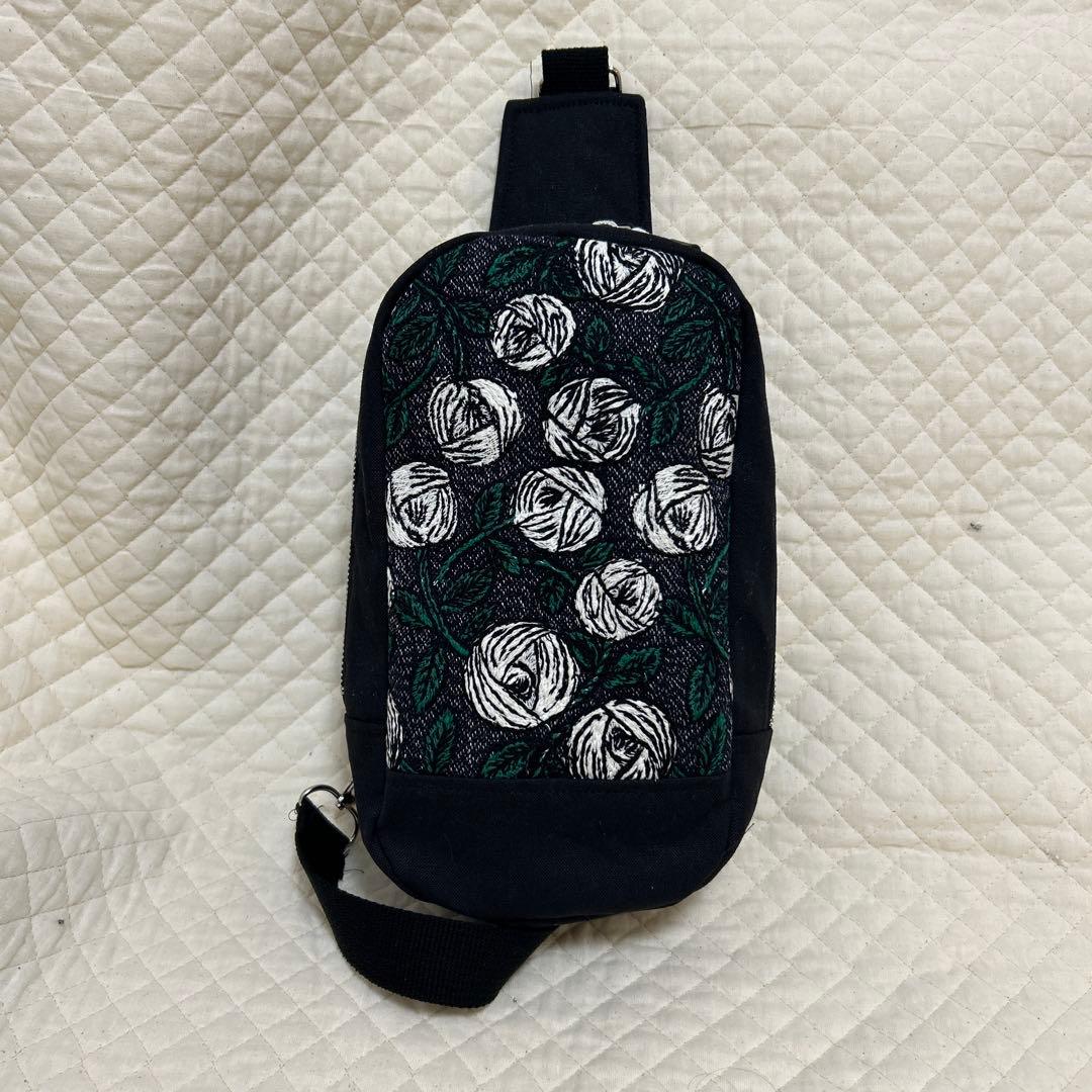 ミナペルホネン BOXタイプボディバッグ rosyネイビー ハンドメイド