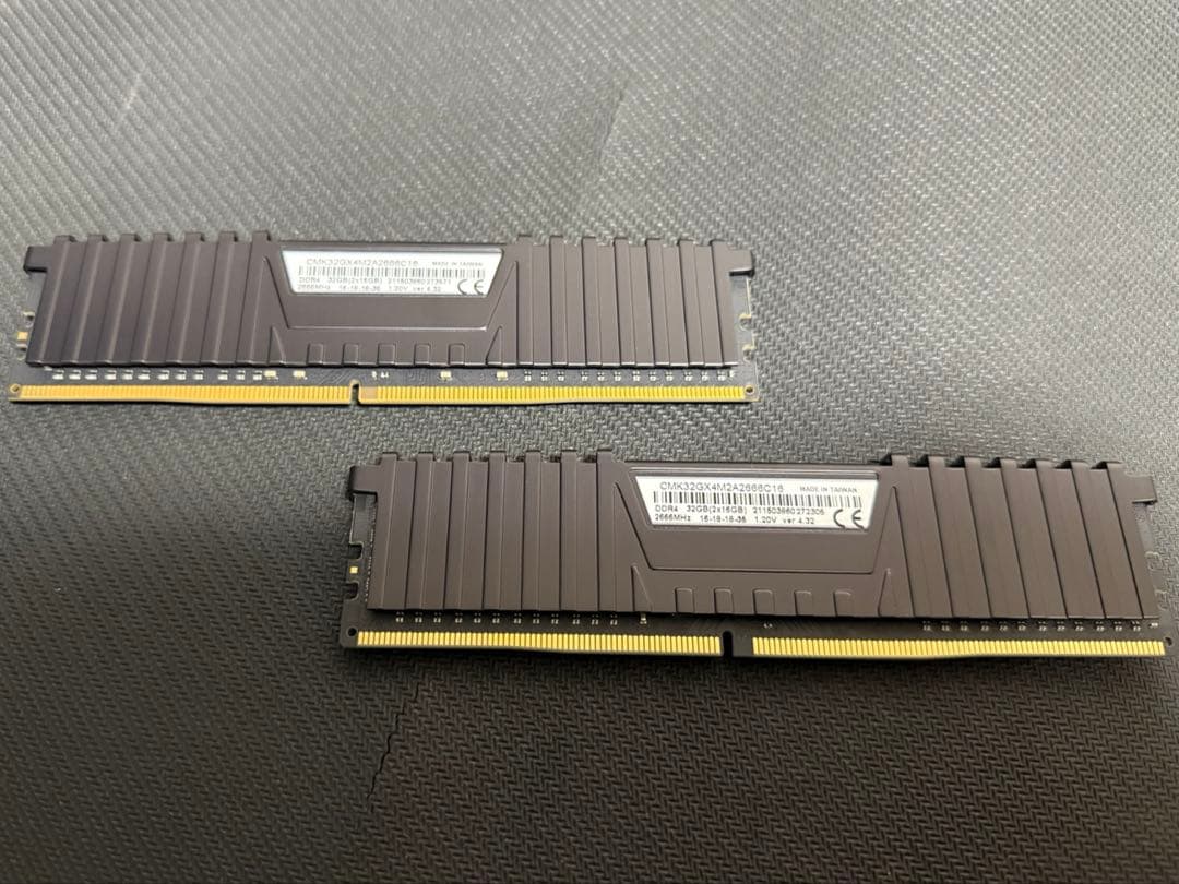 メモリCorsair DDR4 2666MHz 32GB (16GB×2) - メルカリ