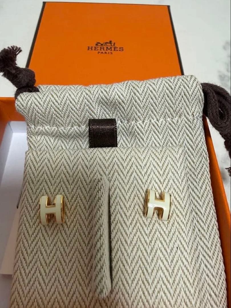 HERMES ピアス 最高に可愛い！【HERMES】ピアス Mini Pop H ミニポップアッシュ