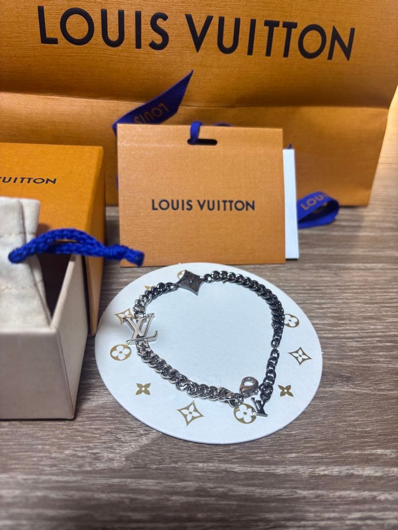 LOUIS VUITTON ブレスレット　ブラスレ　インスティンクト　ブラック すぐに届く】ルイヴィトン LVインスティンクト ブレスレット (Louis
