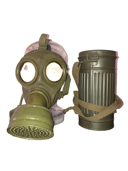 貴重】ドイツ軍ガスマスクM30【ケース、フィルター付属】 - メルカリ