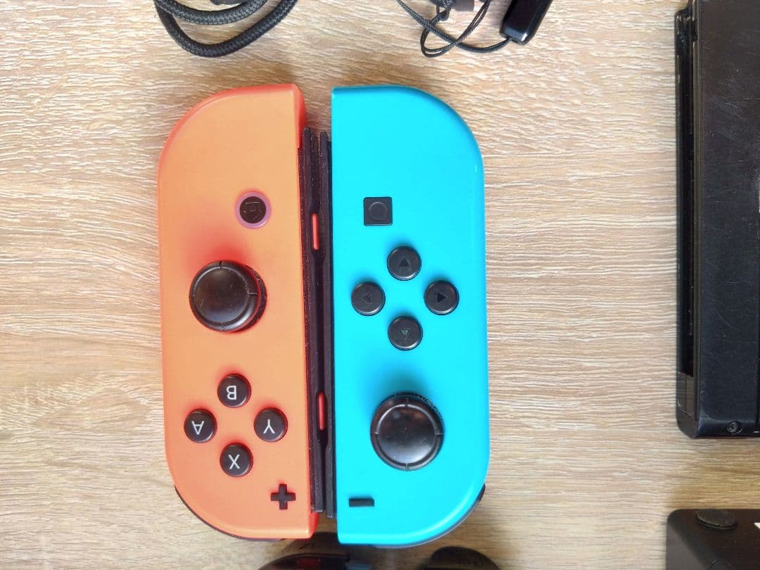 Nintendo Switch 本体 青/オレンジ Joy-Con おまけ付き - メルカリ
