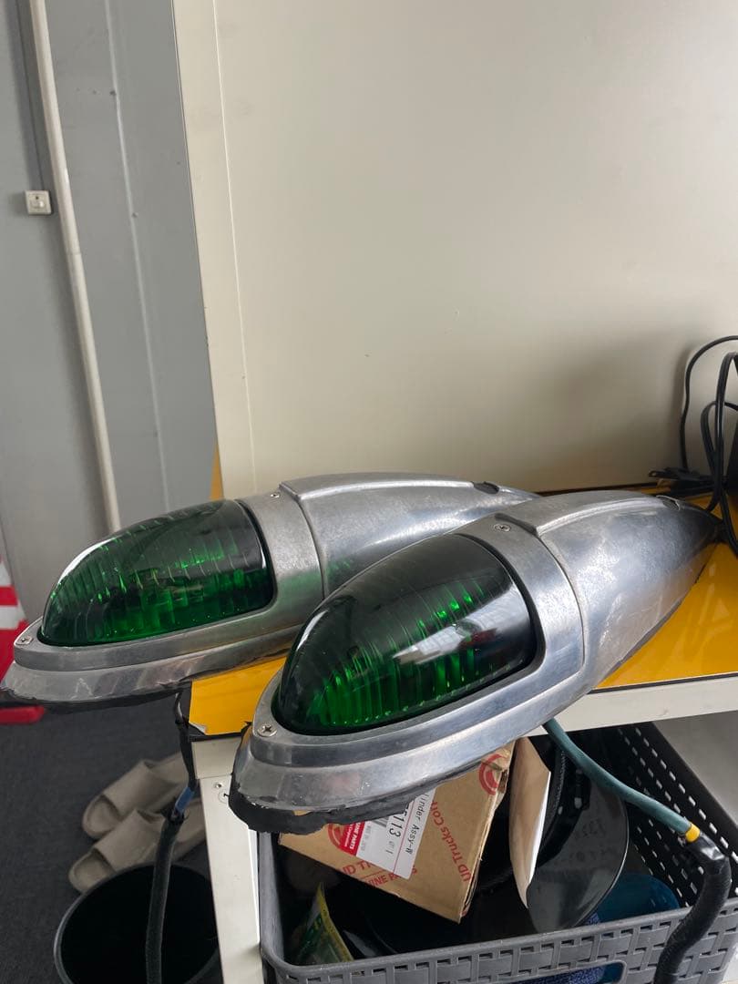 ナマズランプ　デコトラ　アートトラック トラック用 24v ナマズランプ マーカーランプ 金属製 舟形 アルミ