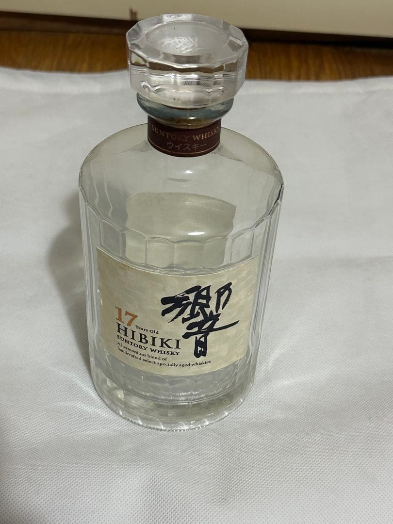 響 17年HIBIKI 700ml 空ビン 空瓶 ウイスキー - メルカリ