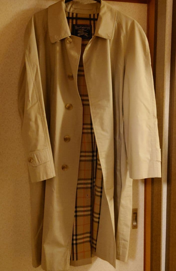 BURBERRY…メンズトレンチコート ショート ケンジントン ヘリテージ トレンチコート (ブラック