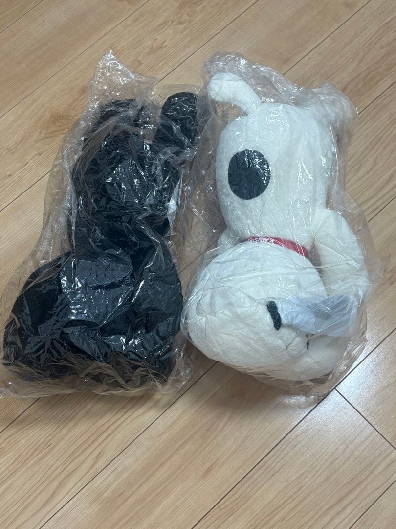 KAWS スヌーピー　ぬいぐるみ　大　2体セットユニクロ ユニクロ「KAWS × PEANUTS」スヌーピーのぬいぐるみ増産が決定