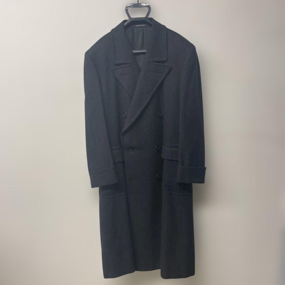 ゼニア　カシミヤ　ダブルブレスト　ベルテッド　チェスターコート　ヘリンボーン ゼニアのチャコールグレーカシミヤで仕立てた、ロング丈のダブル