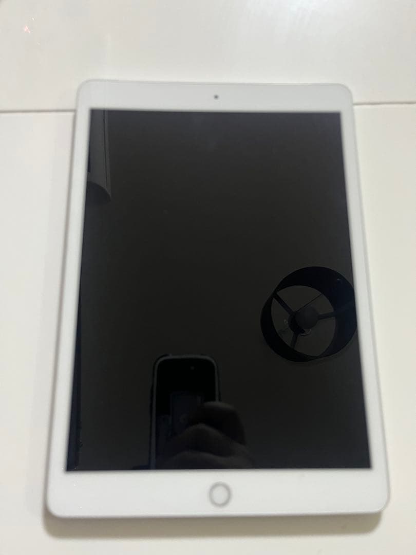 Apple iPad 第7世代Wi-Fiモデル　32G シルバー 本体 iPad Wi-Fi 32GB - シルバー（第7世代） [整備済製品] - Apple（日本）