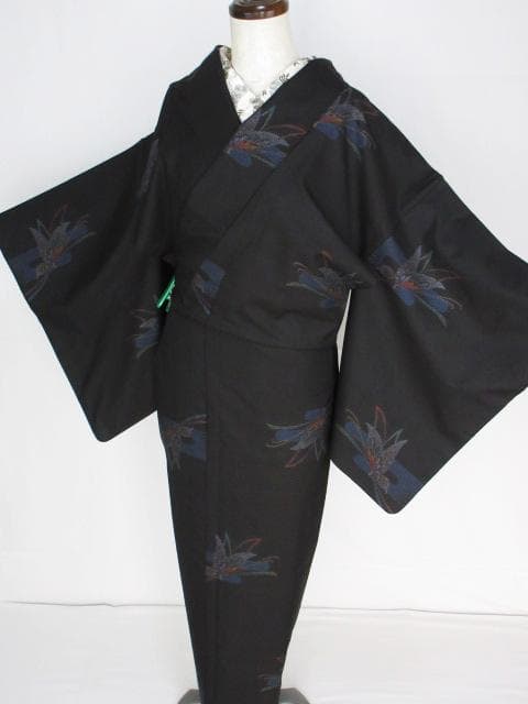 美品！純泥染＊７マルキ＊本場奄美大島紬＊飛び柄＊揚羽蝶＊着物＊１６１ｃｍ＊裄６４ 新古品！純泥染＊7マルキ＊本場奄美大島紬＊南絹織物＊別誂＊着物