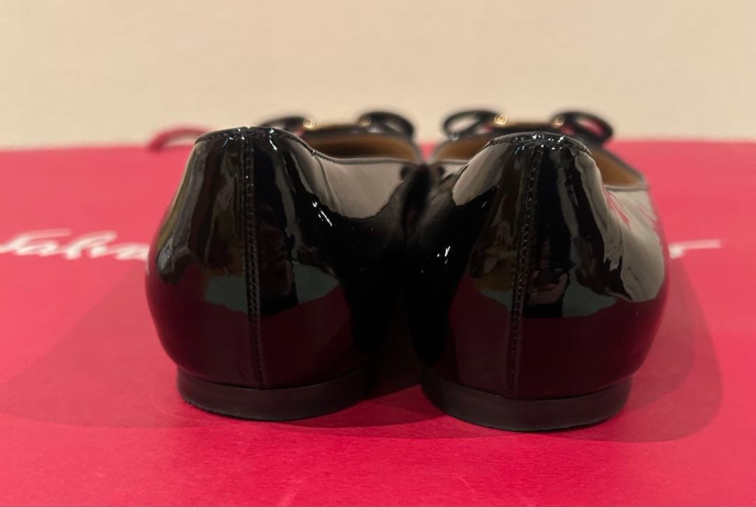 美品 FERRAGAMO VARA ヴァラ パンプス フェラガモ 卒業式 6D