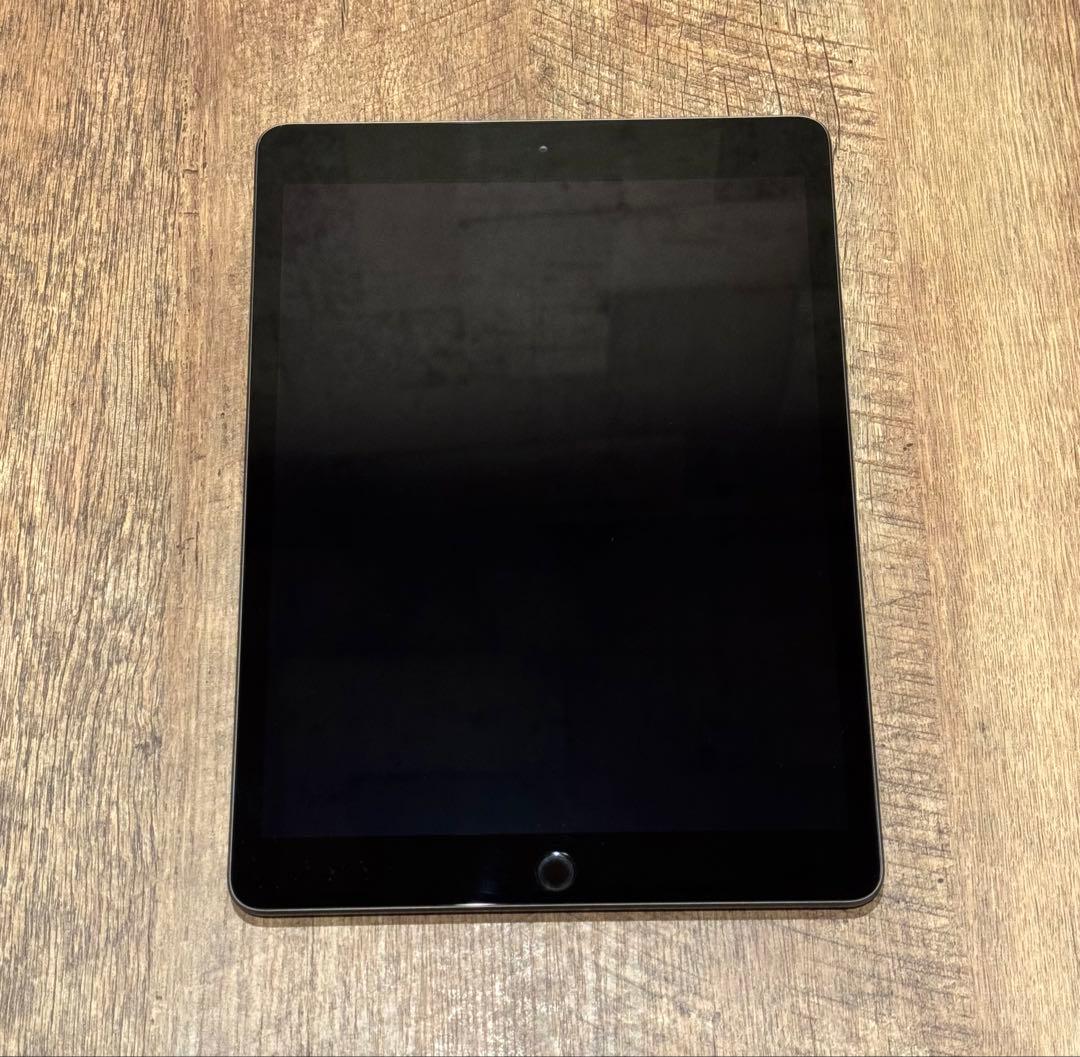 極美品 90% iPad 第8世代32GB スペースグレー 本体 充電器付き iPad 第8世代 32GB スペースグレイ MYL92J／A Wi-Fi [32GB] Apple