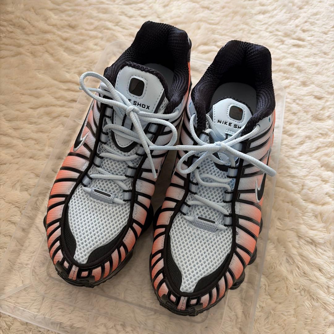 nike shox tl ホワイト/オレンジ/ブラック ショックス　ナイキ Nike Shox ホワイト/オレンジ/ブラック - メルカリ