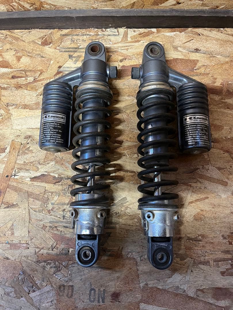 ゼファー400 純正　サスペンション 美品極上品】ゼファー400純正リアサス(リアショック)サビほぼ無しの