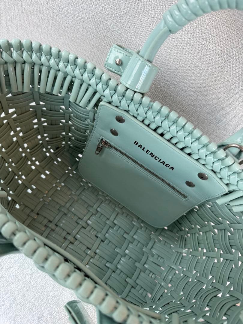 BALENCIAGA ミントグリーン かごバッグ - メルカリ