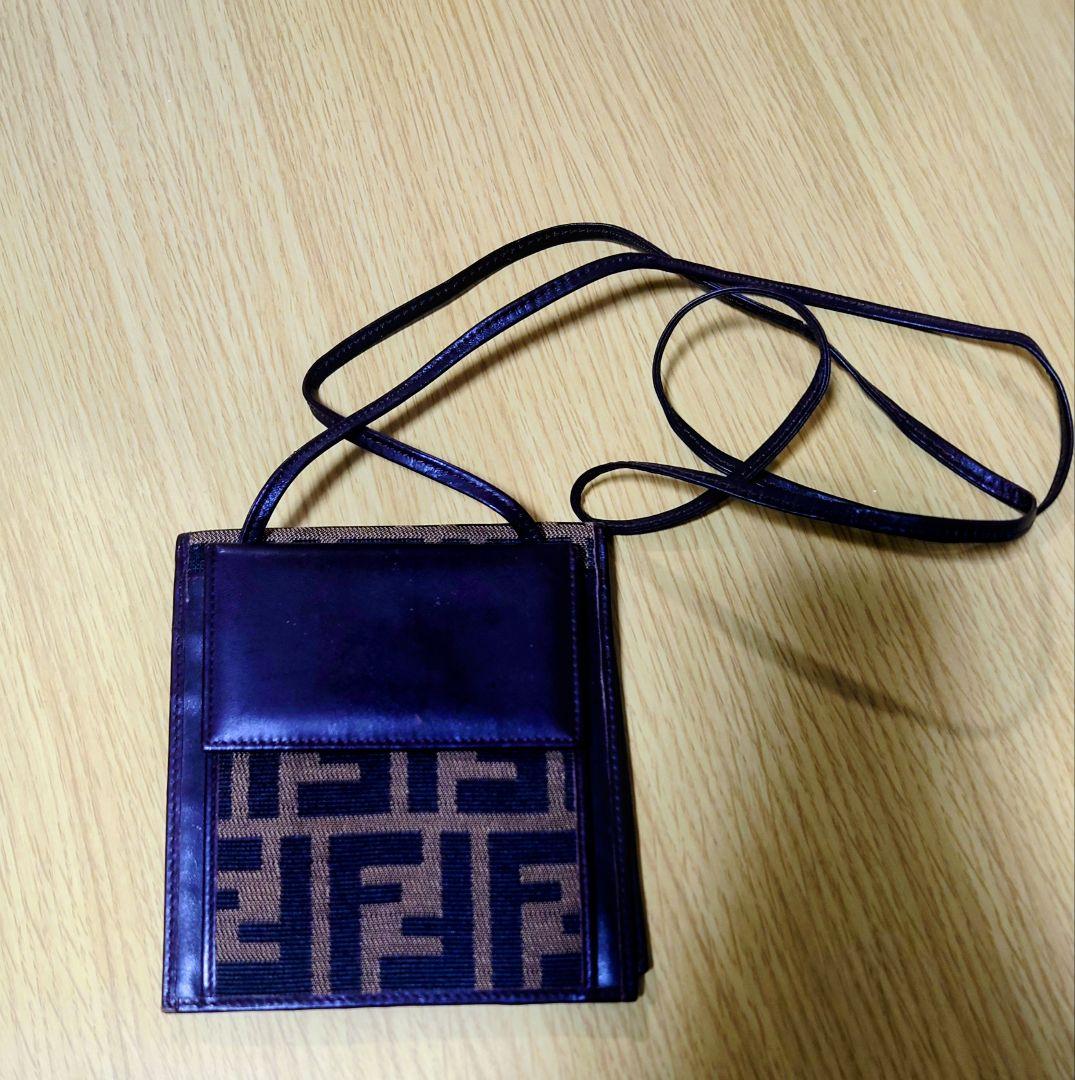 Fendi ロゴプリント バッグ フェンディ】ロゴが効いたトートバッグ＆ミニ財布の最新をチェック