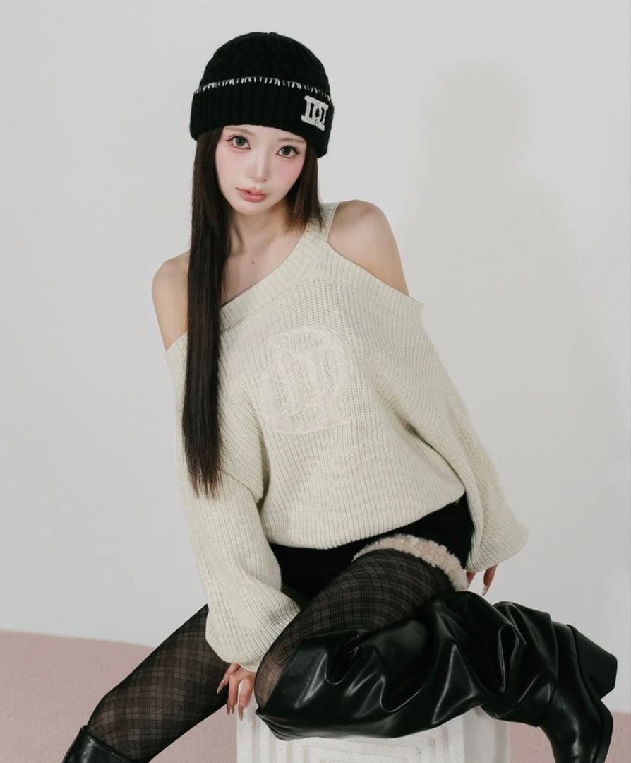 Darich ケーブルロゴアシメニットトップス IVO ケーブルロゴアシメニットトップス – Darich (ダーリッチ)