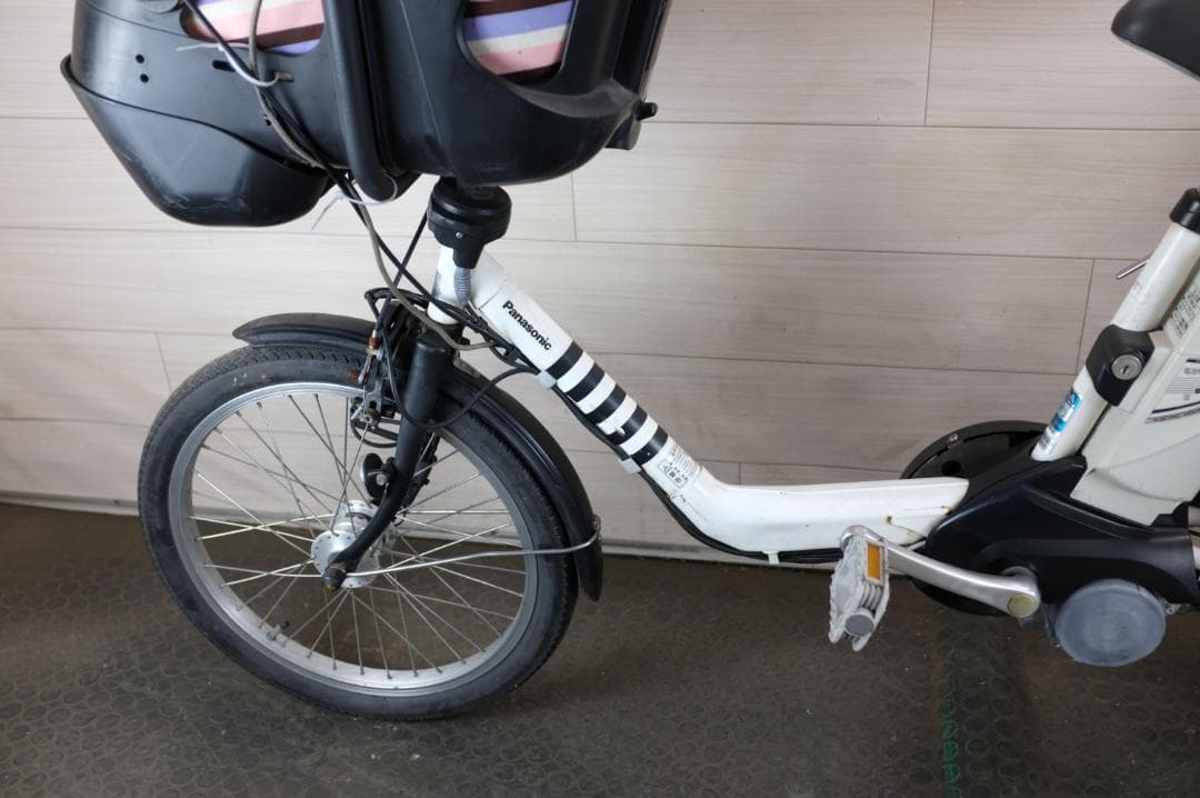 パナソニック ギュット　　20インチ　3段　8.9Ah（5点灯）充電器あり