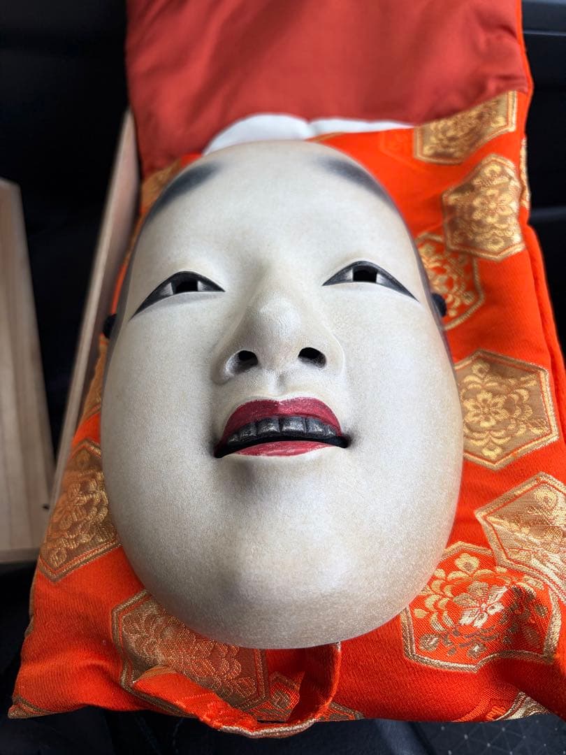 能面 小面 木彫り 高級 伝統工芸 能 女面 収納袋 木箱つき - メルカリ