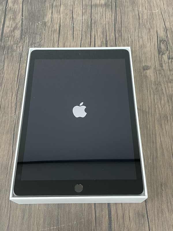⑧【美品】iPad Apple 第9世代　Wi-Fiモデル　64GB kinomi888_64g9d