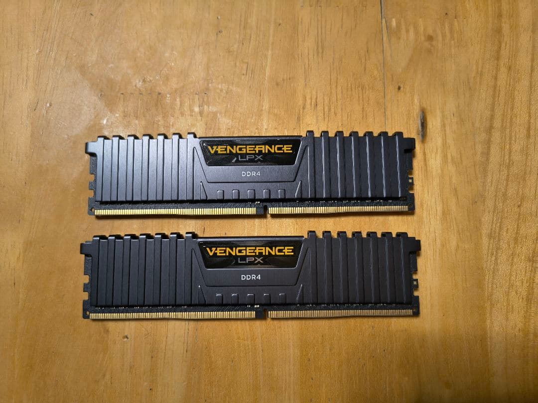 CORSAIR CMK16GX4M2B3200C16 2枚 VENGEANCE® LPX 16GB (2 x 8GB) DDR4 DRAM 3200MHz C16 Memory Kit - Black