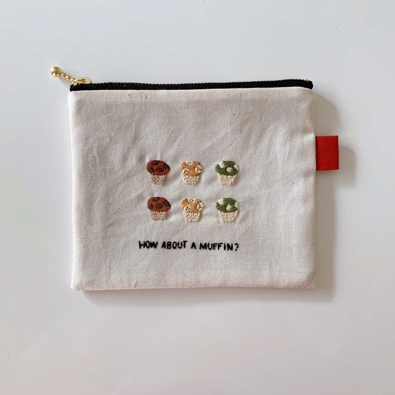 手刺繍】マフィンの刺繍ポーチ【14cmファスナー使用】チョコ バナナ