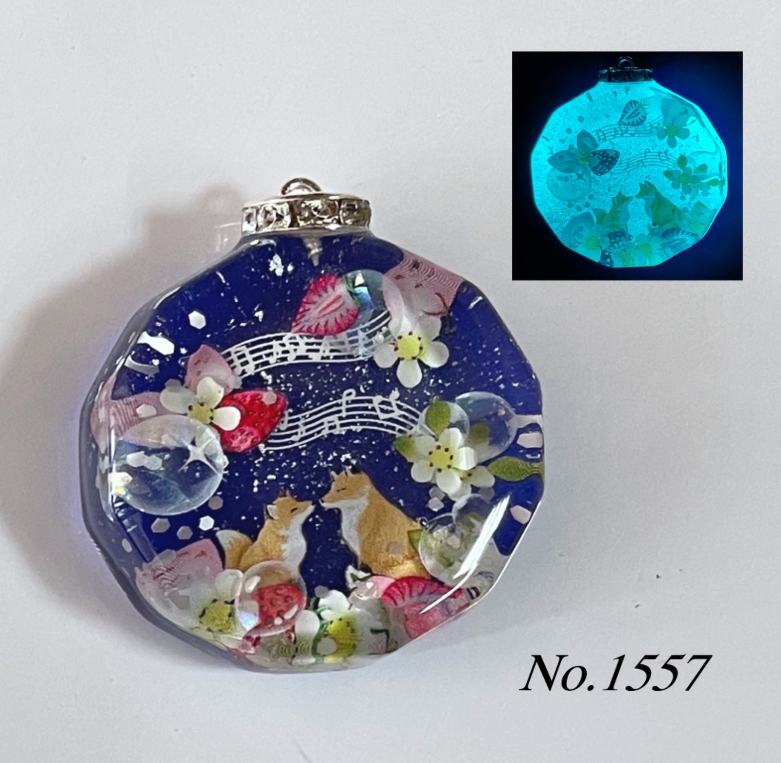 レジン/流れ星と窓辺の子犬達 金木犀 蓄光 オルゴナイトネックレス