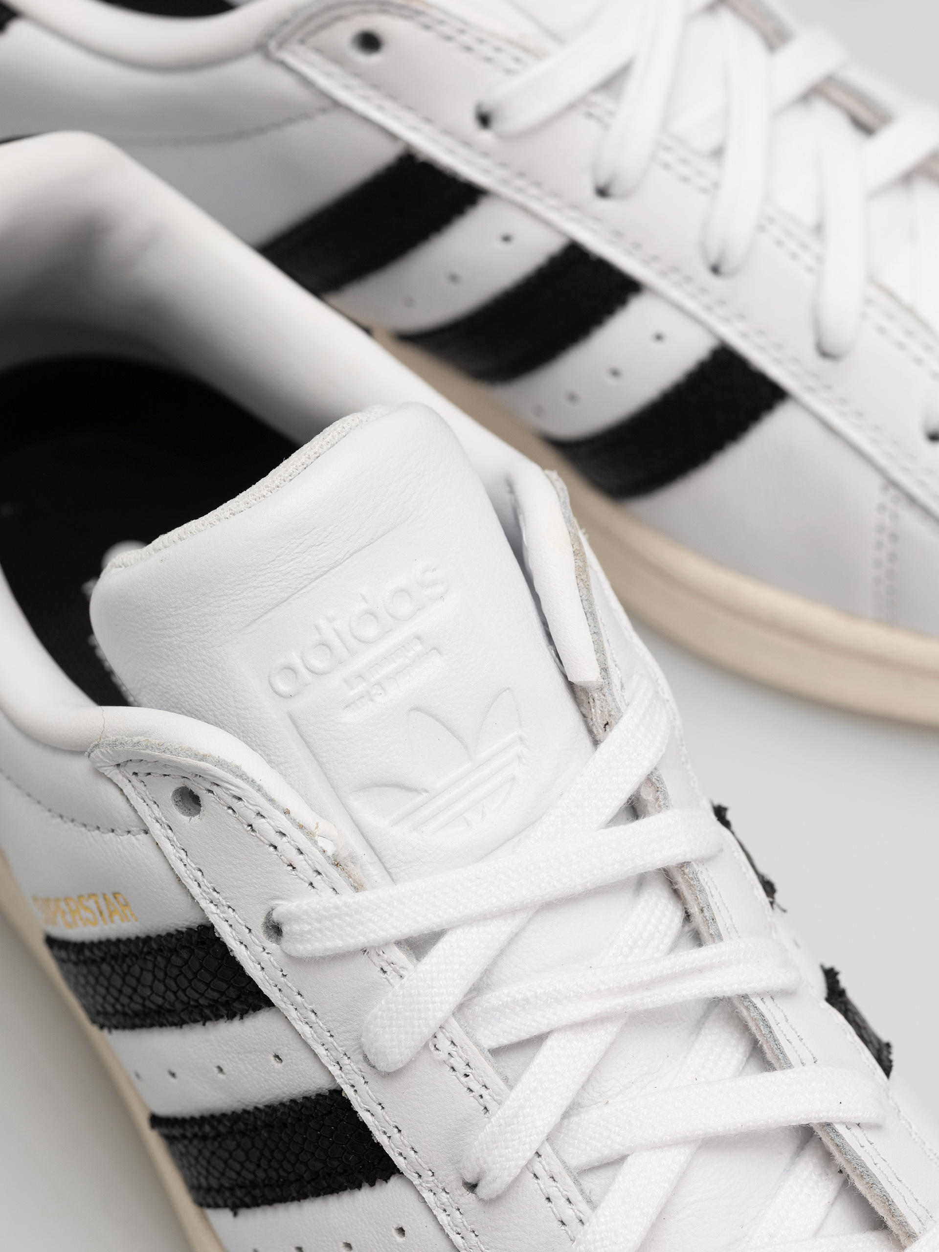 adidas Superstar Adv Shoes - white (ftwwht/cblack/goldmt)