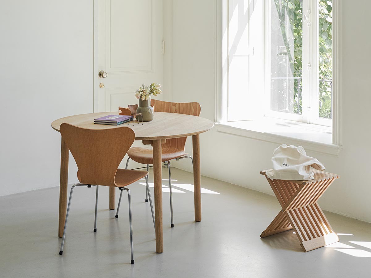 FRITZ HANSEN Fionia Stool / フリッツ・ハンセン フィオニア スツール