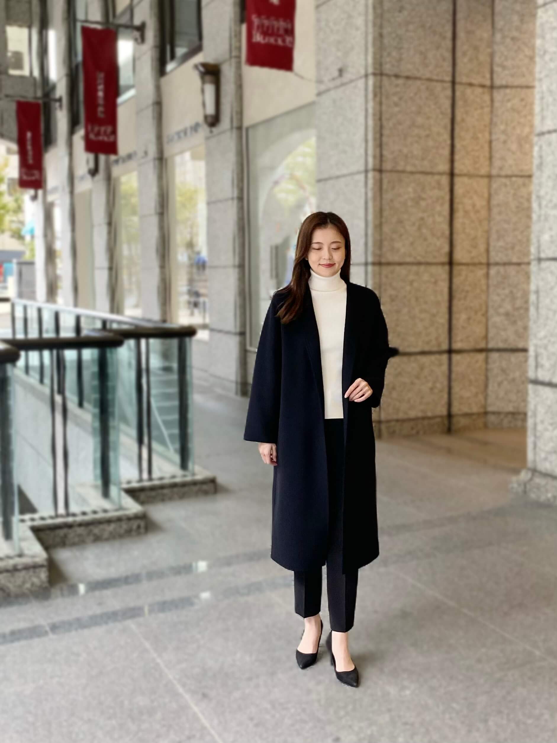 軽い着心地が魅力！ラムリバーノーカラーロングコートのモノトーン