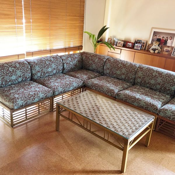 カサブランカダイニングセット、再塗装、椅子張替いたします。