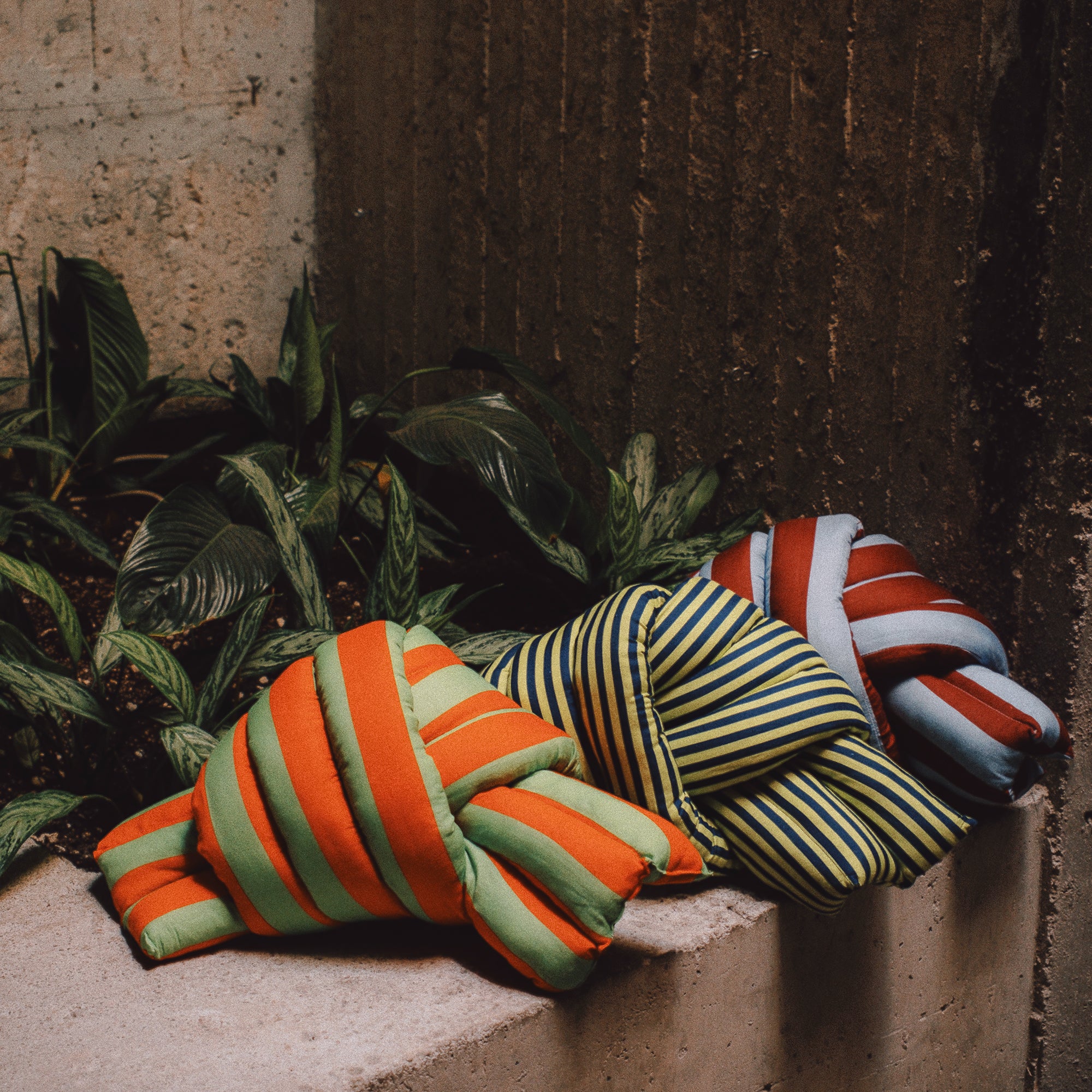 Musubi Cushion - Linen&Rayon | Candy Stripes in Steel Blue x Burgundy