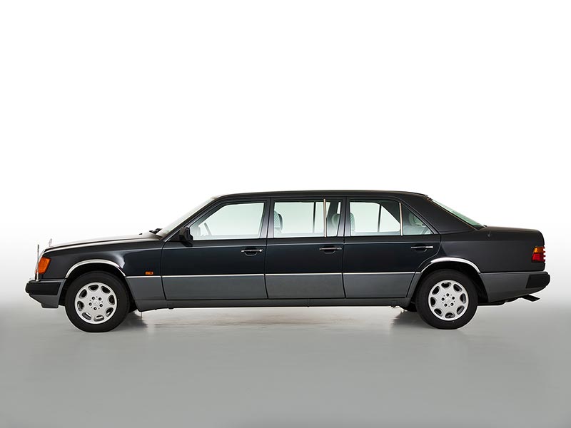 超希少！メルセデスベンツ W124 260E ロング リムジンが入庫しま