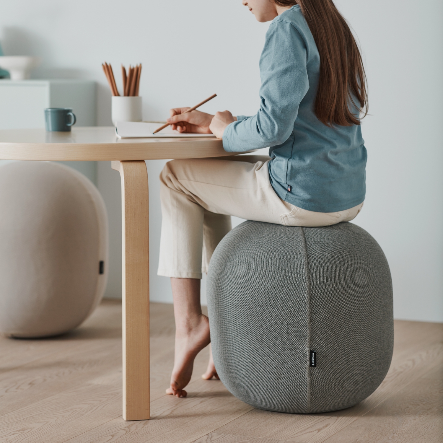 ＆MEDICAL/MALLOW オーバルバランスボール ミニ ニット -小柄な方でも