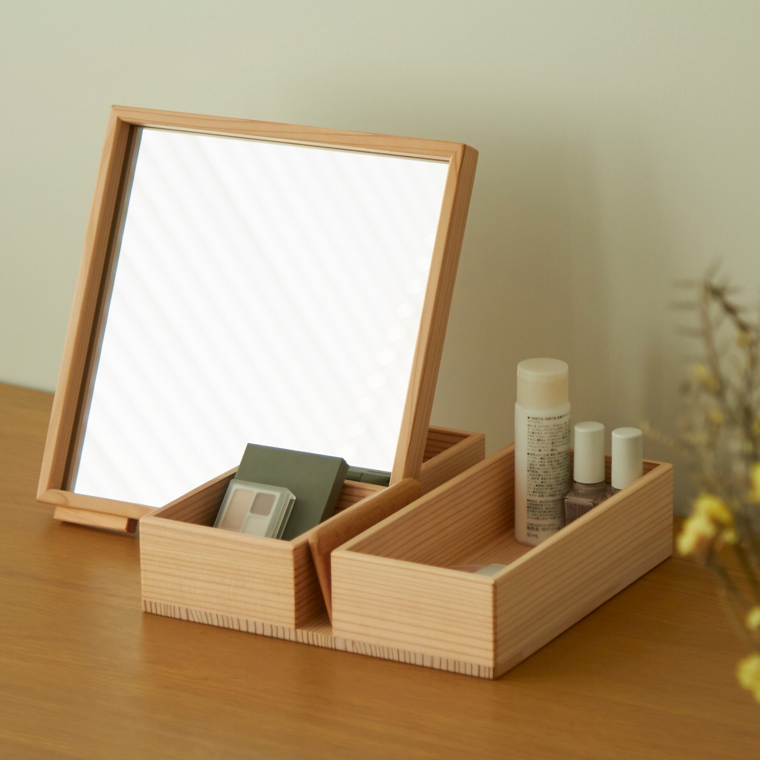 増田桐箱店/ミラーボックス -これ一つで好きな場所を身支度スペースに