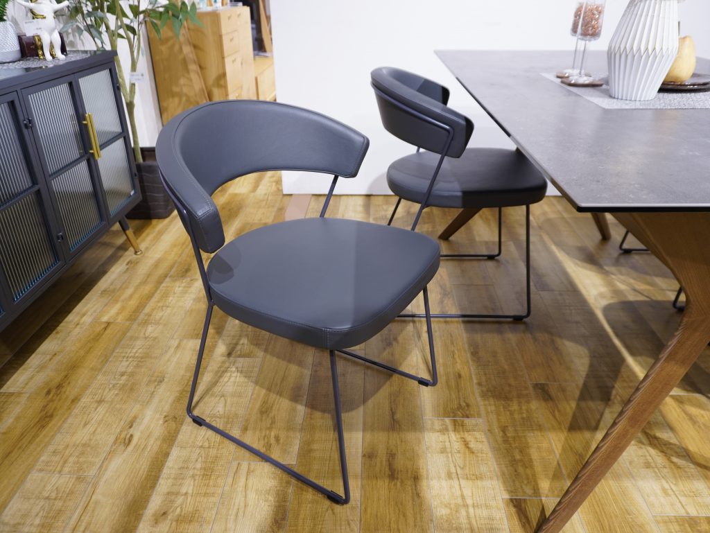 イオン店より革張りチェアのご紹介 | インハウス久永｜鹿児島の家具