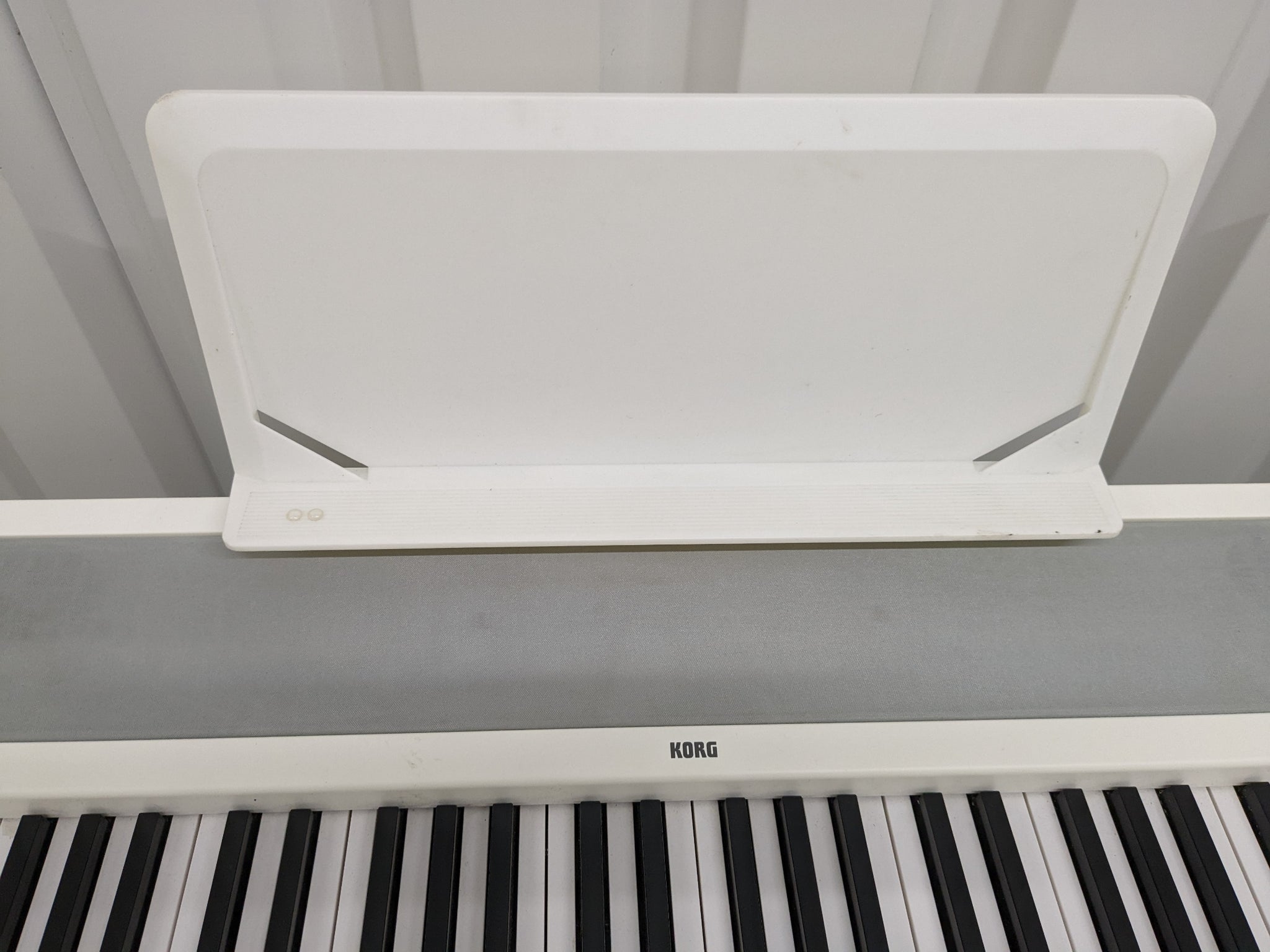 Korg B1 digital piano / keyboard with stand and 3 pedals in white