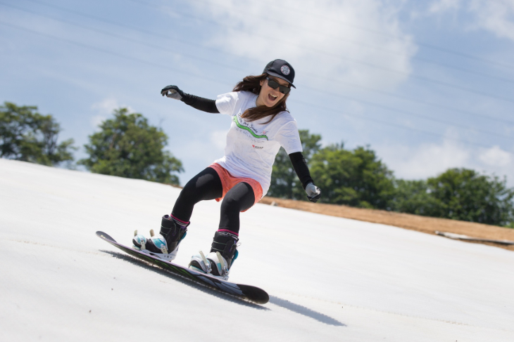 かぐらサマーゲレンデで真夏のスノーボード！服装や板は？転ぶと痛い